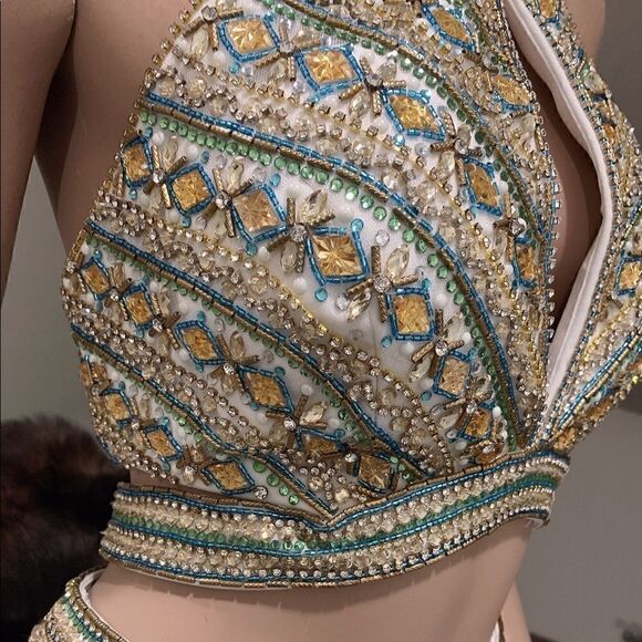 Stunning Halter Beaded & Sequined 1 Piece Fishtail Gown - Picture 5 of 12